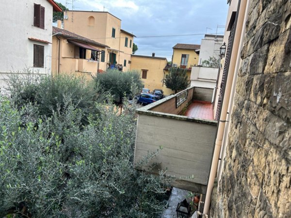 casa indipendente in vendita a Lastra a Signa in zona Calcinaia