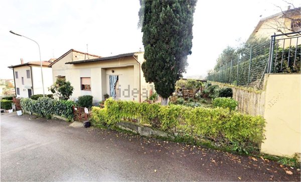 casa indipendente in vendita a Lastra a Signa