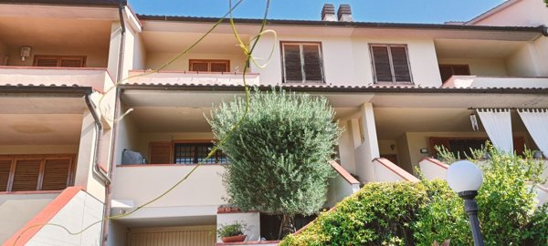 casa indipendente in vendita a Lastra a Signa