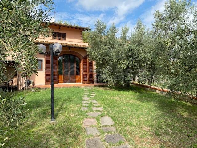 casa indipendente in vendita a Lastra a Signa