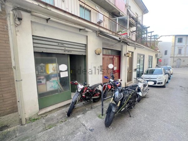 locale commerciale in vendita a Lastra a Signa in zona Ponte a Signa