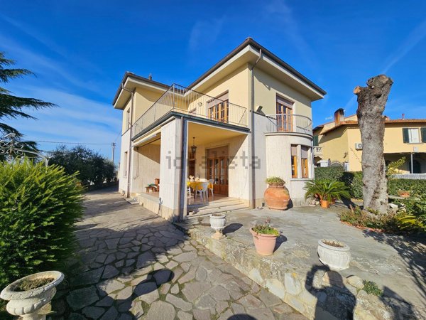 casa indipendente in vendita a Lastra a Signa