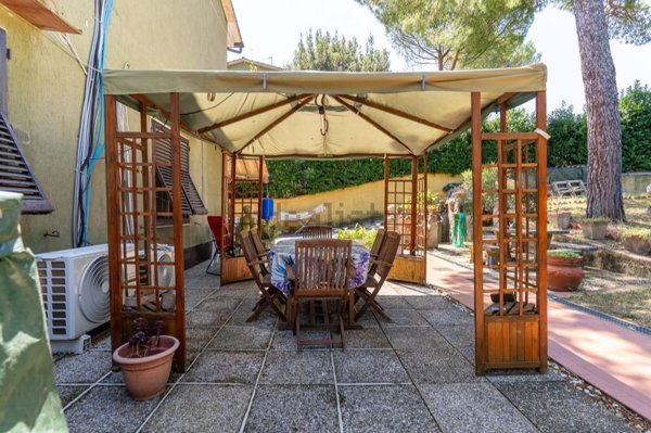 casa indipendente in vendita a Lastra a Signa