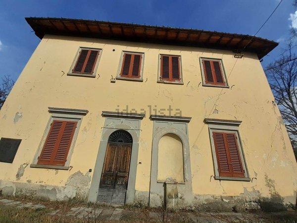 esavano in vendita a Lastra a Signa