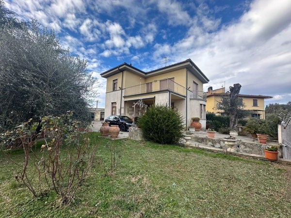 casa indipendente in vendita a Lastra a Signa