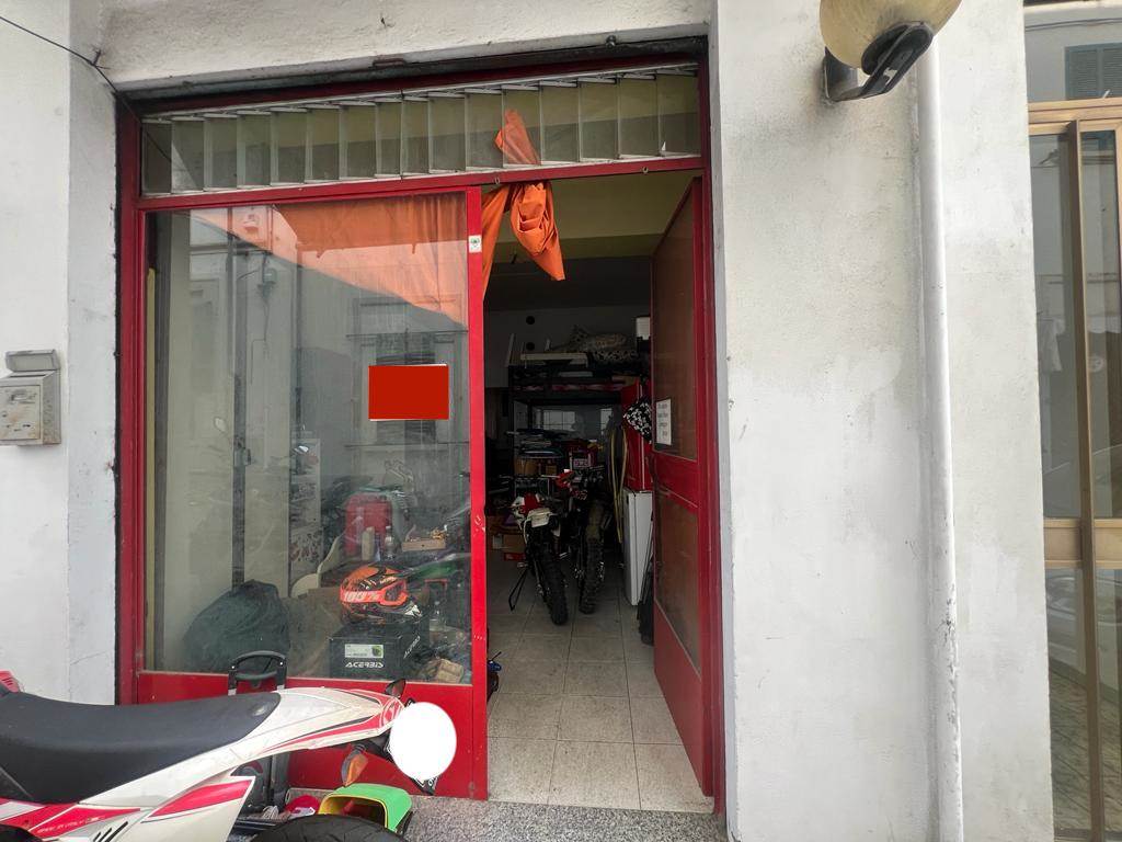 negozio in vendita a Lastra a Signa in zona Ponte a Signa
