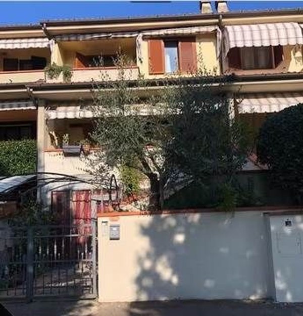 casa indipendente in vendita a Lastra a Signa in zona Quattro Strade