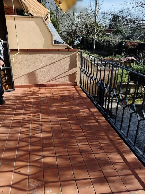 casa indipendente in vendita a Lastra a Signa in zona Ginestra Fiorentina