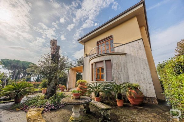 casa indipendente in vendita a Lastra a Signa in zona Carcheri