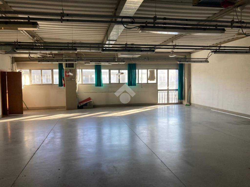 locale commerciale in vendita a Lastra a Signa