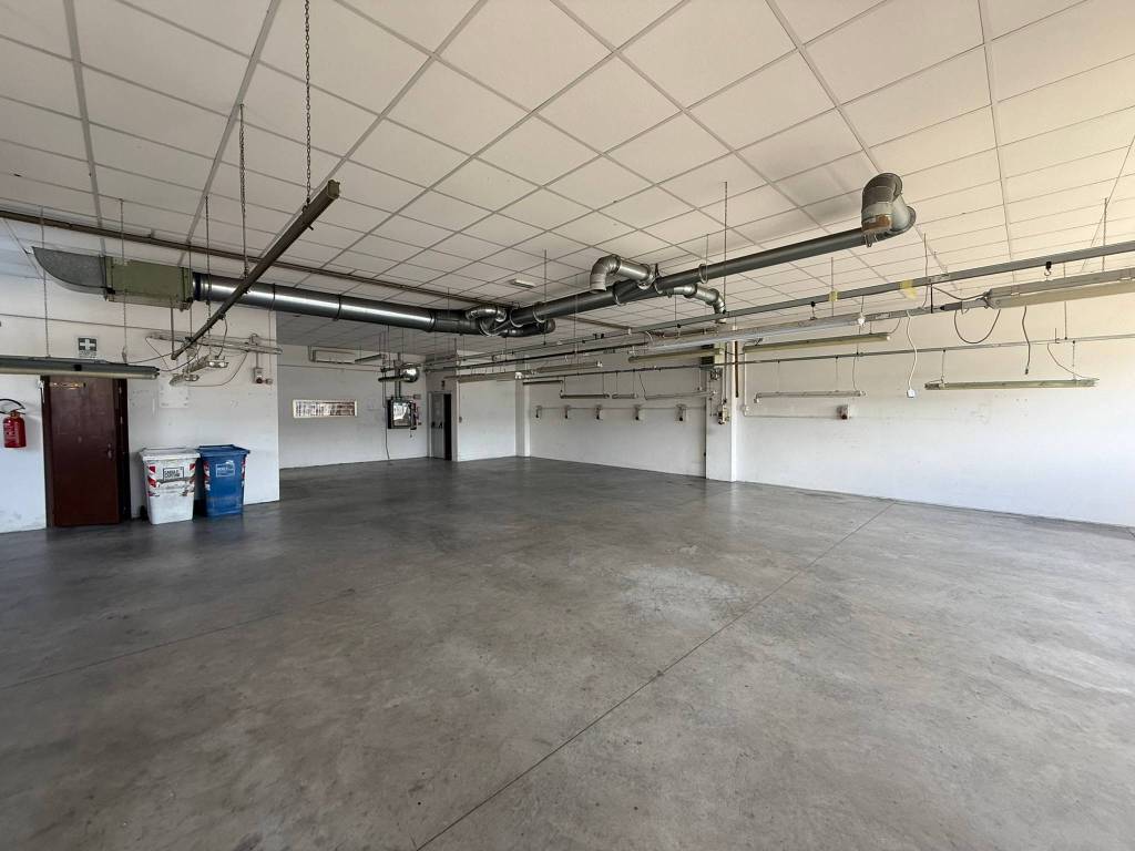 locale commerciale in vendita a Lastra a Signa in zona Stagno