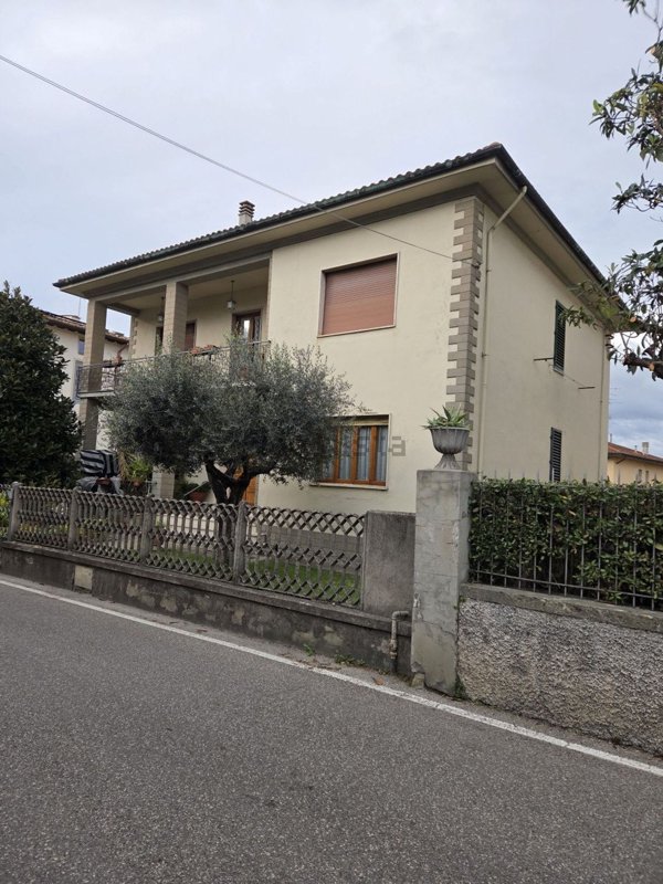 casa indipendente in vendita a Lastra a Signa