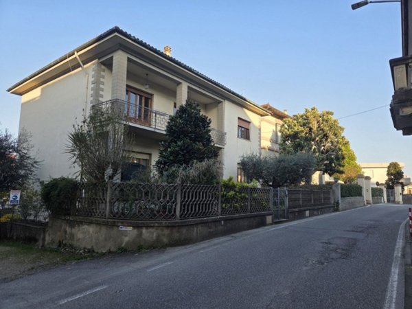 casa indipendente in vendita a Lastra a Signa