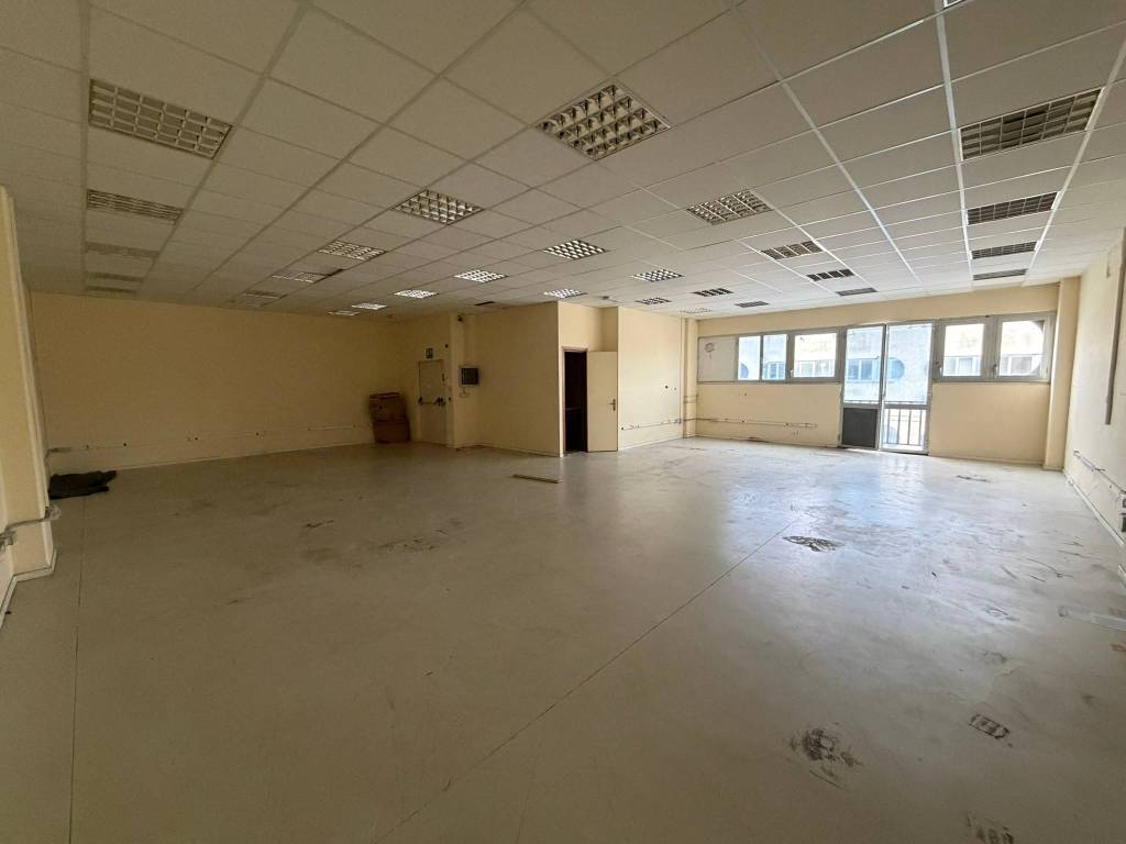 locale commerciale in vendita a Lastra a Signa in zona Stagno