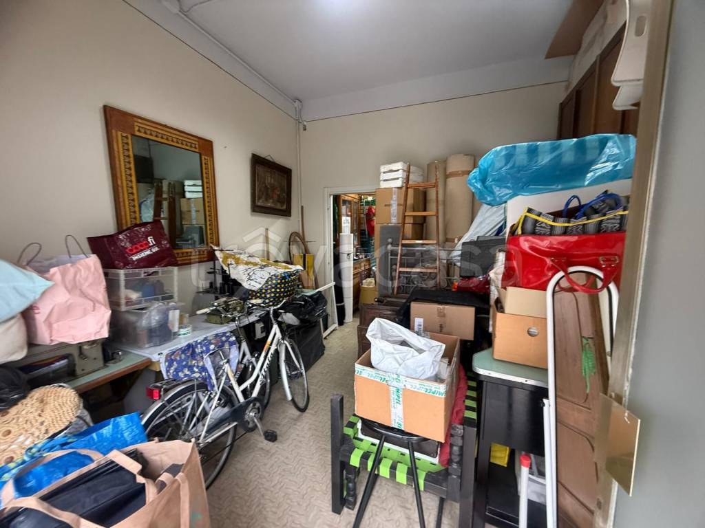 negozio in vendita a Lastra a Signa in zona Calcinaia
