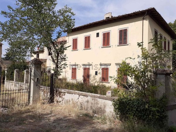 pentavano in vendita a Lastra a Signa