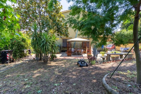 casa indipendente in vendita a Lastra a Signa