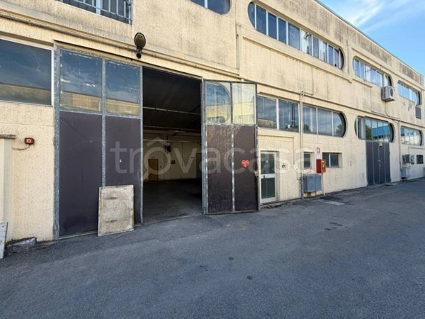 locale commerciale in vendita a Lastra a Signa in zona Stagno