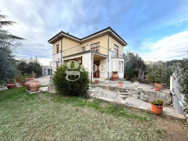 casa indipendente in vendita a Lastra a Signa