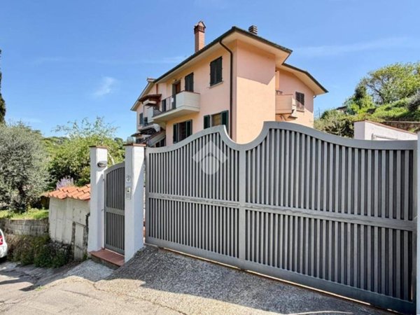 casa indipendente in vendita a Lastra a Signa