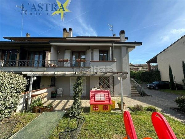 casa indipendente in vendita a Lastra a Signa in zona Ginestra Fiorentina