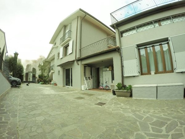 casa indipendente in vendita a Lastra a Signa in zona Ginestra Fiorentina