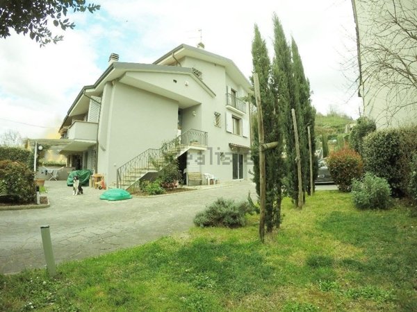casa indipendente in vendita a Lastra a Signa in zona Ginestra Fiorentina