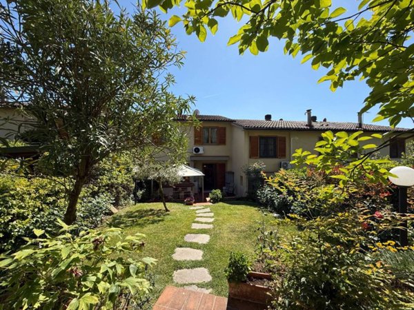 casa indipendente in vendita a Lastra a Signa