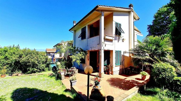 casa indipendente in vendita a Lastra a Signa
