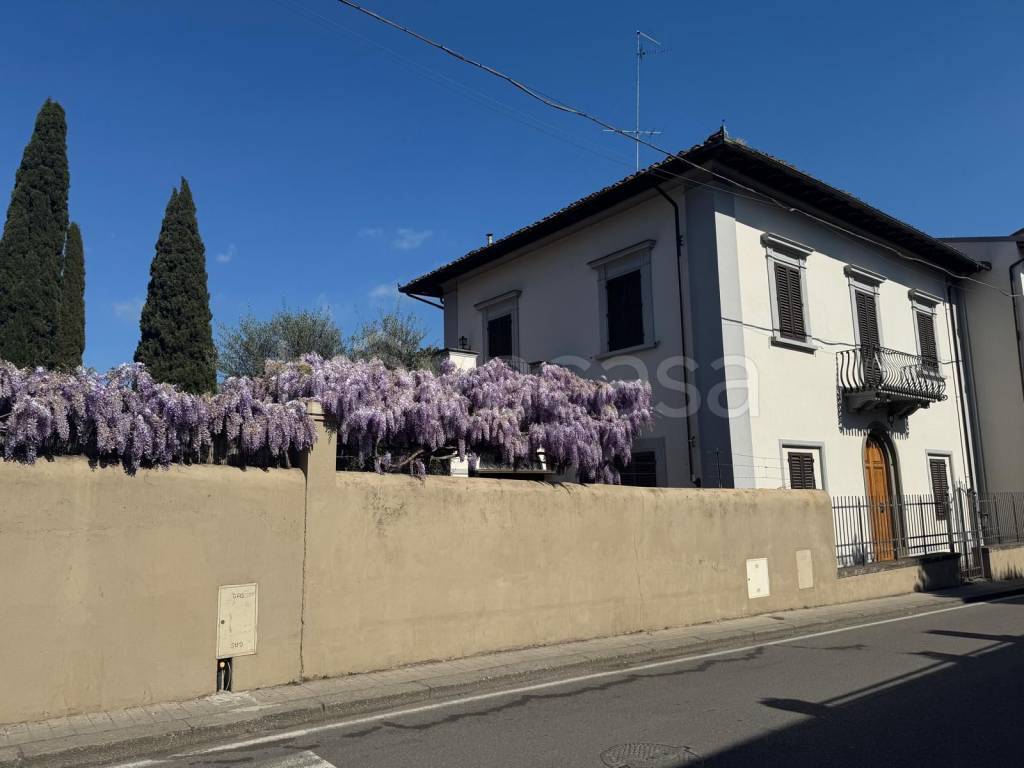casa indipendente in vendita a Lastra a Signa in zona Calcinaia