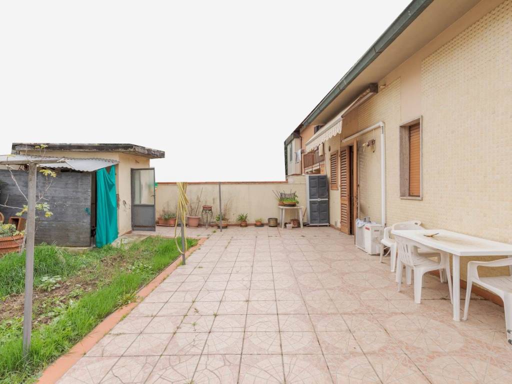appartamento in vendita a Lastra a Signa in zona Calcinaia