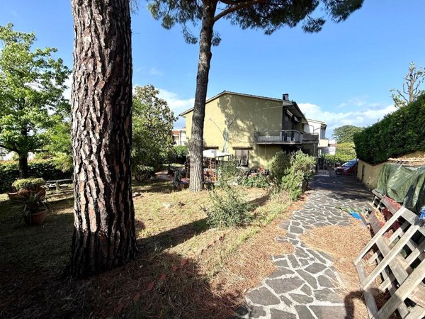 casa indipendente in vendita a Lastra a Signa