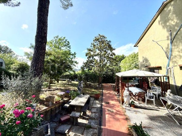 casa indipendente in vendita a Lastra a Signa