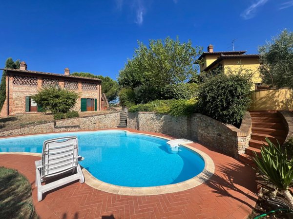 casa indipendente in vendita a Lastra a Signa in zona Calcinaia