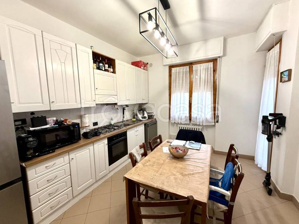 appartamento in vendita a Lastra a Signa in zona Calcinaia