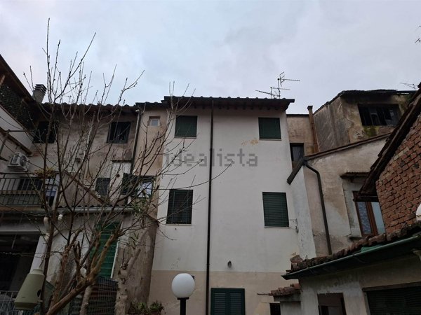 esavano in vendita a Lastra a Signa