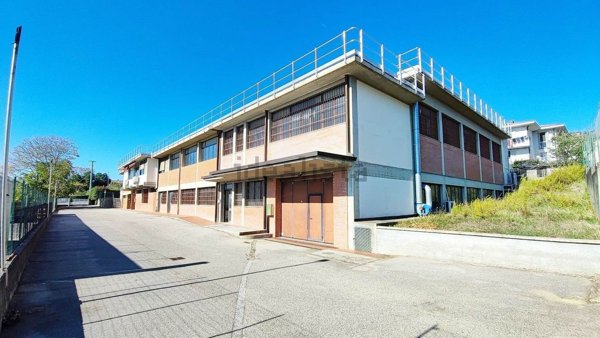 capannone in vendita a Lastra a Signa in zona Malmantile