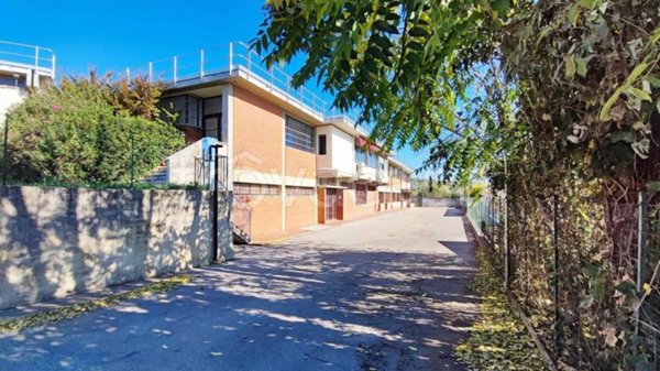 locale commerciale in vendita a Lastra a Signa in zona Malmantile