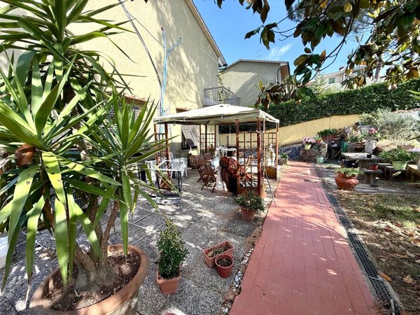 casa indipendente in vendita a Lastra a Signa in zona La Lisca