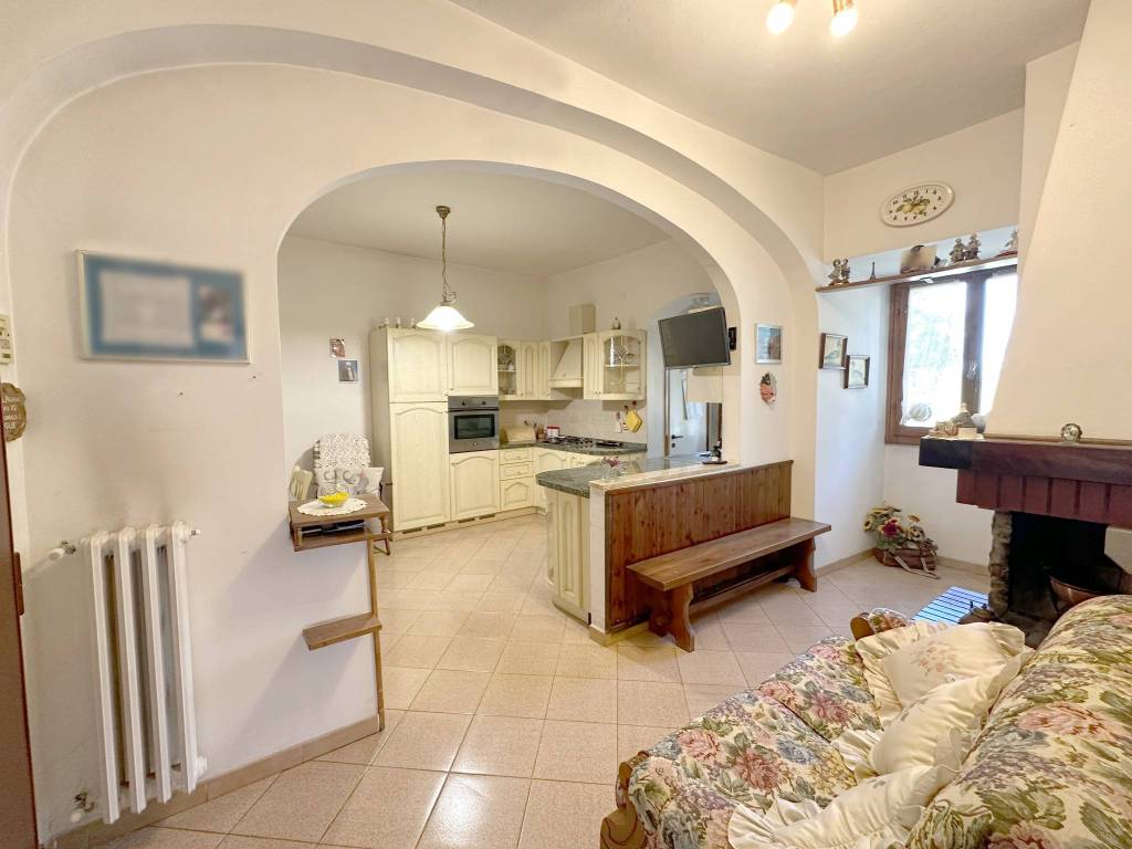 appartamento in vendita a Lastra a Signa in zona Calcinaia