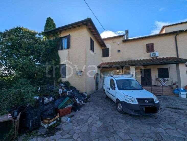 casa indipendente in vendita a Lastra a Signa in zona Calcinaia