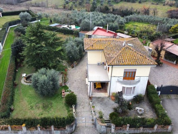 casa indipendente in vendita a Lastra a Signa in zona Inno