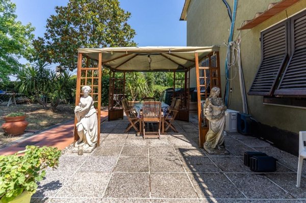 casa indipendente in vendita a Lastra a Signa in zona La Lisca
