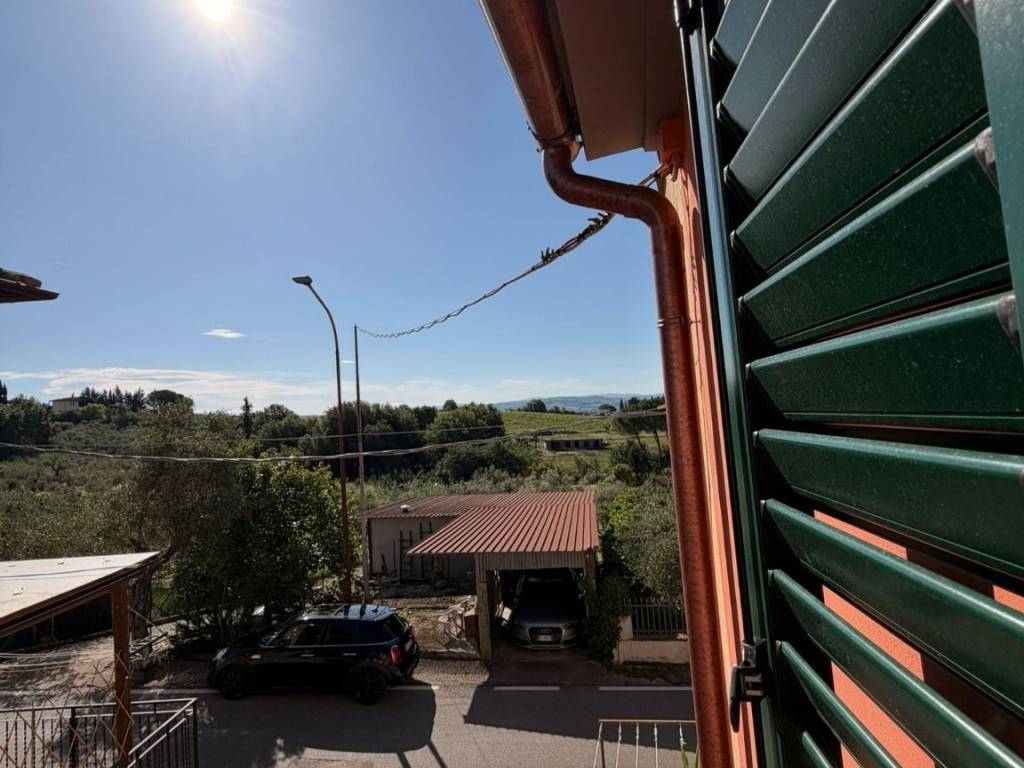 casa indipendente in vendita a Lastra a Signa in zona Ginestra Fiorentina
