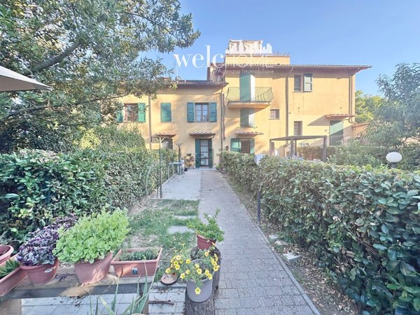 casa indipendente in vendita a Lastra a Signa in zona Calcinaia
