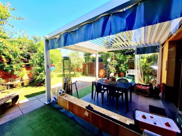 casa indipendente in vendita a Lastra a Signa in zona Calcinaia