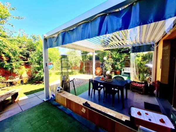 casa indipendente in vendita a Lastra a Signa in zona Calcinaia