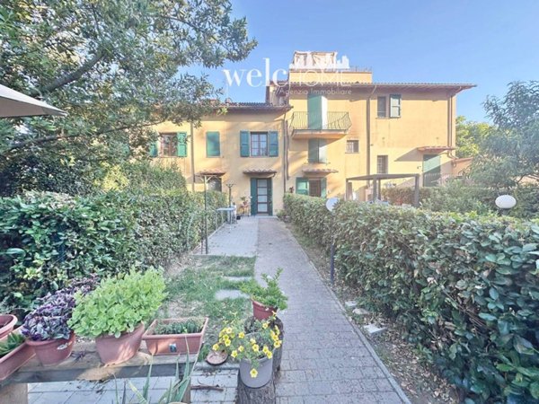 casa indipendente in vendita a Lastra a Signa in zona Calcinaia