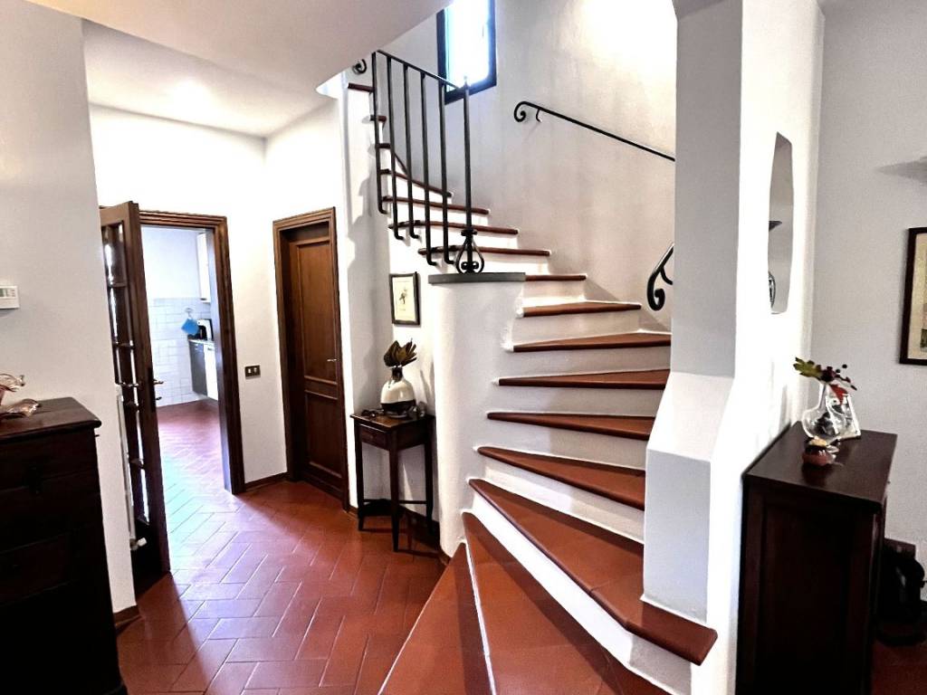 casa indipendente in vendita a Lastra a Signa in zona Calcinaia
