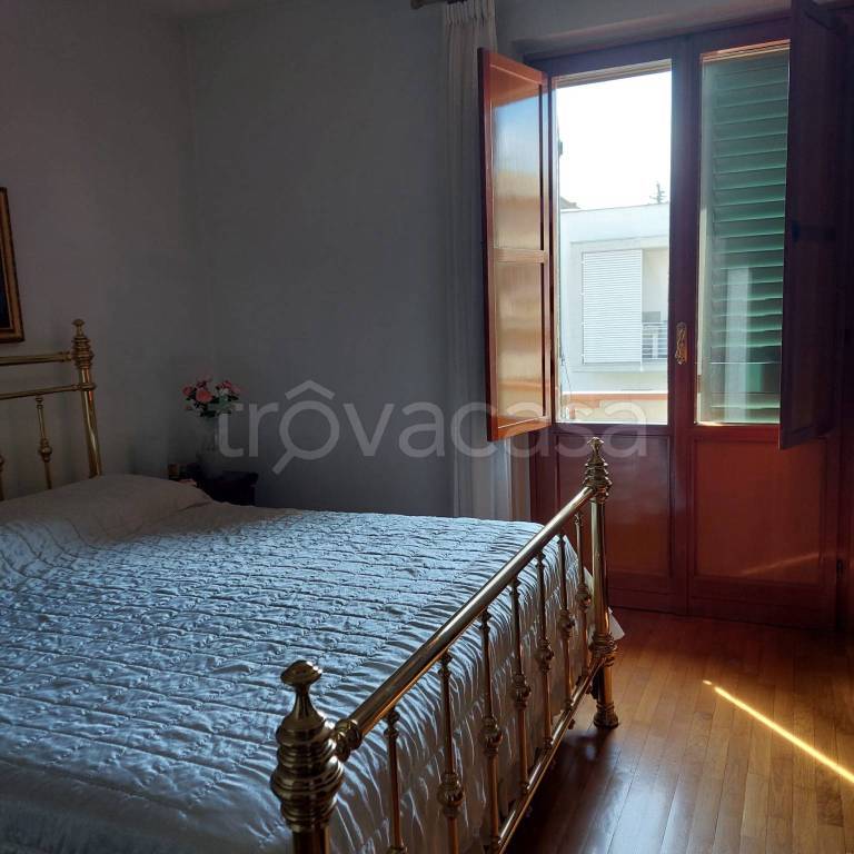 casa indipendente in vendita a Lastra a Signa in zona Calcinaia